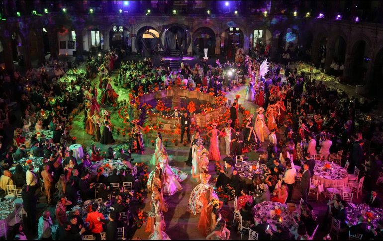 Flores, velas, diseño y belleza en el exconvento de las Vizcaínas. AP/E. Verdugo