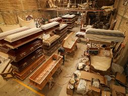 La fábrica realiza al mes un promedio de 250 ataúdes que son distribuidos en grupos y casas funerarias de todo el país. EL INFORMADOR / H. Figueroa