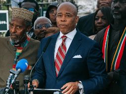 El alcalde de NY,  Eric Adams, invitó a los ciudadanos a tomar medidas para prevenir una escasez más grave en la ciudad. EFE