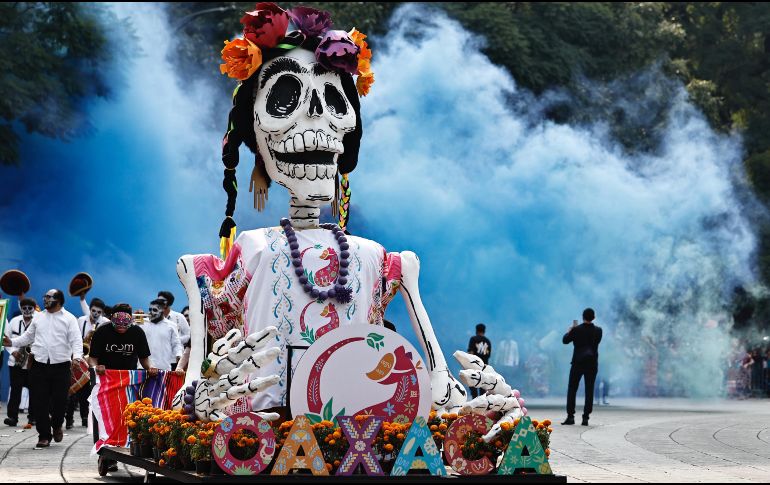 Representación oaxaqueña. El estado fue el invitado de honor que llegó con el colorido de sus tradiciones, fiesta y cultura. EFE/S. Gutiérrez