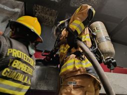 Los elementos de Protección Civil y Bomberos municipales lograron controlar el incendio en poco menos de 40 minutos, pues las unidades de la dependencia zapopana llegaron al lugar alrededor de las 15:30 horas. CORTESÍA / PC Jalisco