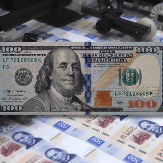 Peso golpea al dólar previo a la elección de EU; así cotiza este lunes