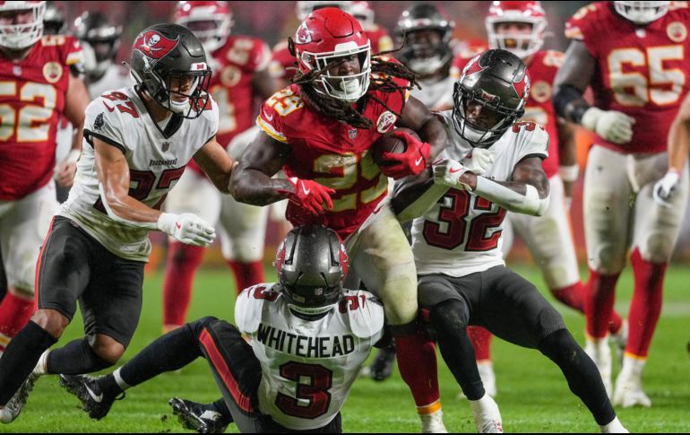 Kareem Hunt logró la anotación del triunfo en tiempo extra. AP/E. Zurga