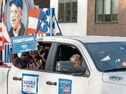 Simpatizantes de Kamala Harris realizaron una caravana antes de llegar al punto donde también estuvo previamente Donald Trump. EFE