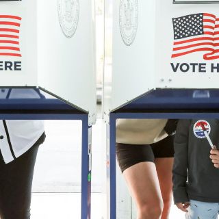 Empiezan a cerrar los centros de votación en Estados Unidos