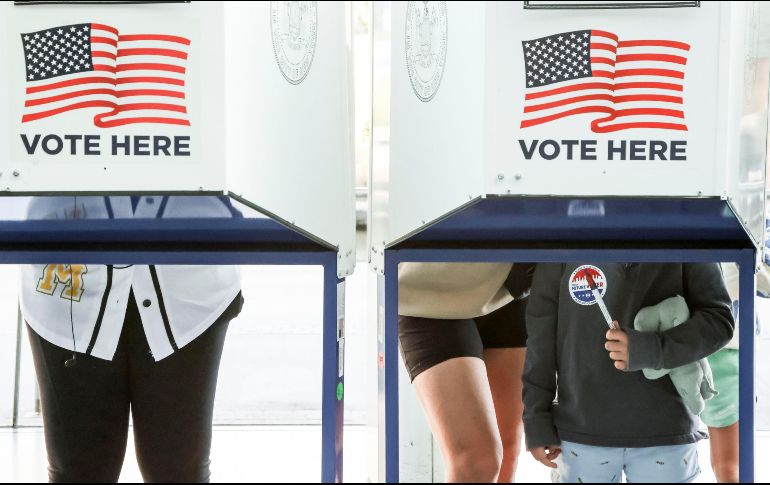 En el resto de los 50 estados y el Distrito de Columbia, los centros de votación irán cerrando de manera escalonada durante las próximas siete horas, con Alaska siendo el último en cerrar a las 21:00 hora local. EFE / S. Yenesel