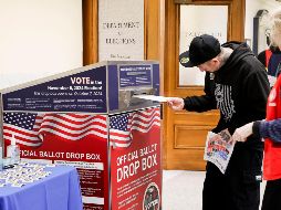 El aspirante que llega a 270 gana las elecciones. EFE/J. MABANGLO.