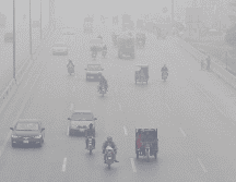 Una mezcla de niebla y contaminación, envuelve la ciudad desde el mes pasado. EFE / R. DAR