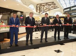 Arturo Mejía, Santiago García, Alejandro González, Oscar Rojas y Luis Arturo Flores cortaron el listón durante la apertura de City Market. GENTE BIEN JALISCO/ A. Martínez