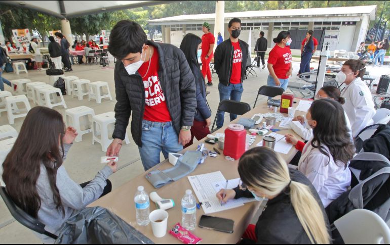 Compromiso y servicio. Con campañas preventivas en salud y brigadas comunitarias, la UdeG brinda atención en más de 400 colonias necesitadas. EL INFORMADOR/Archivo