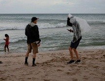 Piden extremar precauciones a la población en general en las zonas de los estados mencionados por lluvias, viento y oleaje. AFP / ARCHIVO