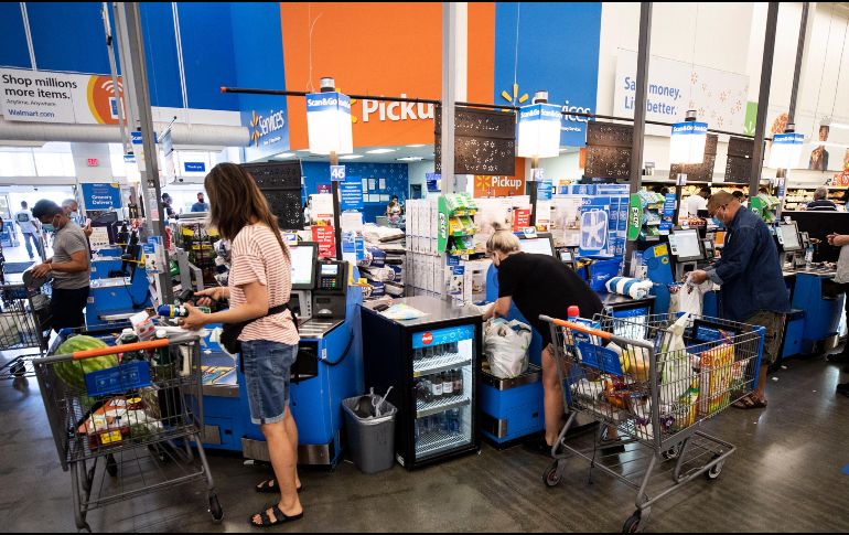 Walmart recomienda a los clientes verificar los términos y condiciones de cada promoción bancaria para aprovechar al máximo las ofertas del Fin Irresistible. EFE/ARCHIVO