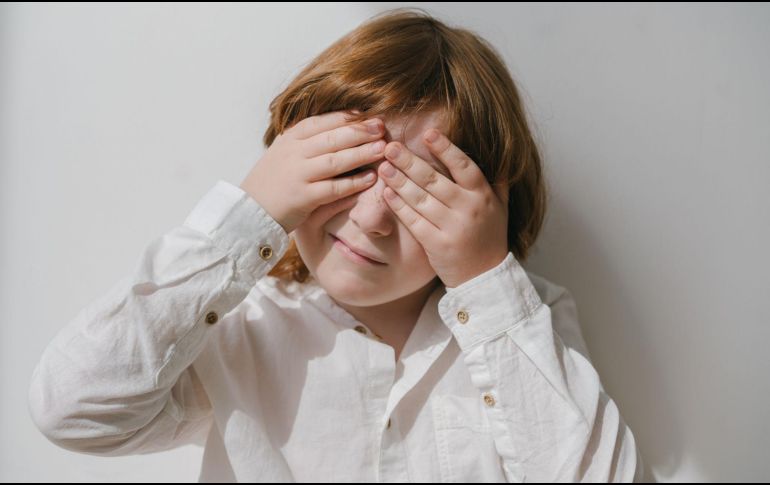 Aunque tanto el síndrome de Asperger como el autismo se encuentran dentro del Trastorno del Espectro Autista (TEA), sus manifestaciones pueden ser muy diferentes. CANVA