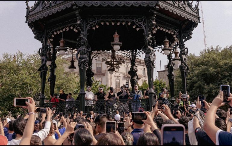 A través de redes sociales, el grupo agradeció a sus fans tapatíos, quienes los acompañaron durante su presentación. ESPECIAL/FACEBOOK/Grupo Frontera.