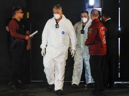 Fotografía de los médicos forenses que atendieron el caso del exintegrante de la banda One Direction, Liam Payne. EFE/ J. Roncoroni