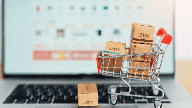   No pierdas de vista tu pedido; sigue su pista en todo momento por internet. GETTY IMAGES/Panuwat Dangsungnoen