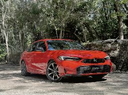 El nuevo Civic cuenta con una fascia y parrillas renovadas, así como rines de 18 pulgadas. CORTESÍA