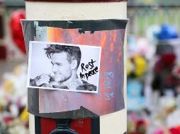 A la espera del anuncio del funeral de Liam Payne, las investigaciones sobre su muerte continúan revelando detalles. EFE / EPA / ADAM VAUGHAN