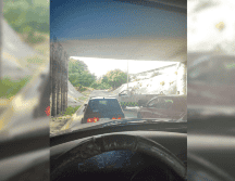 El siniestro vehicular ocasionó tráfico detenido en Calzada Lázaro Cárdenas. ESPECIAL.