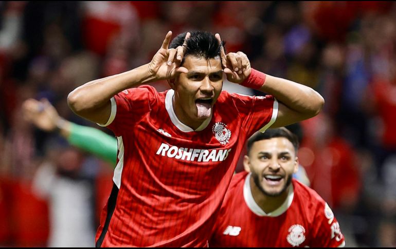 Jesús Gallardo celebra su anotación, la primera del juego, apenas al minuto 9. EFE/A. Cruz