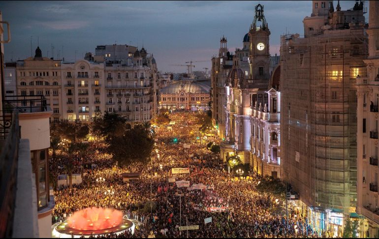 Con pancartas y gritos pidieron la dimisión de su presidente. EFE/B. Aliño