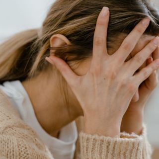 Frases que las personas dicen al victimizarse, según la psicología