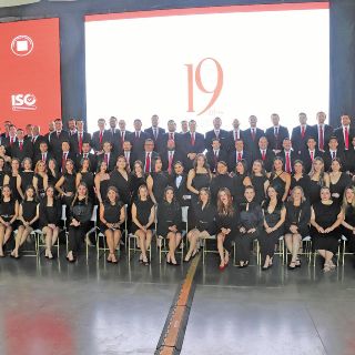Celebra Finestra 19 aniversario; apuestan por mejor cultura financiera