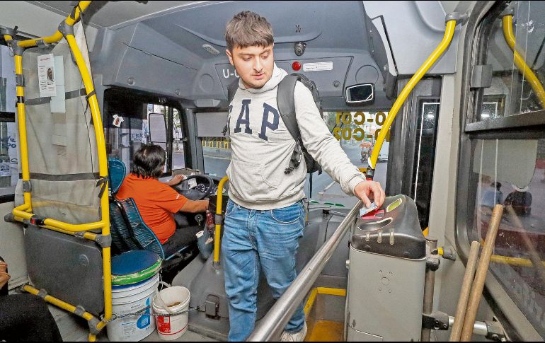 El sistema de prepago pretende evitar las distracciones de los choferes, con la intención de reducir los accidentes del transporte público y hacer más eficiente el servicio. EL INFORMADOR/ H. Figueroa