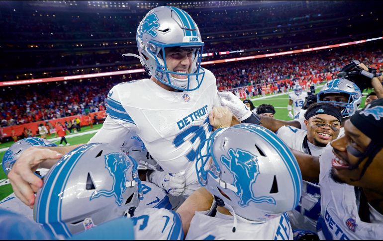 Jake Bates anotó dos goles de campo de más de 50 yardas para darle el triunfo a Detroit. AFP