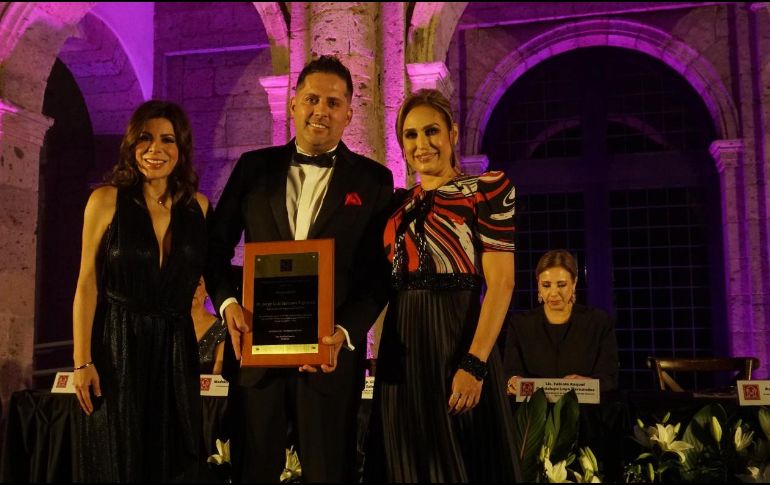 Jorge Serratos fue reconocido por su ejemplar liderazgo en relaciones públicas. ESPECIAL / Cortesía