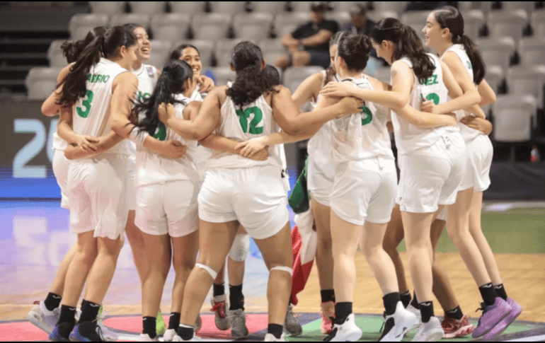 La Selección Mexicana Femenil de baloncesto en el torneo celebrado en Irapuato. X / @COM_Mexico