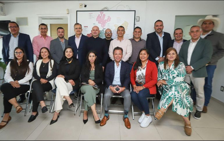 Lemus subrayó que se destinarán recursos a través de un fideicomiso estatal para la remodelación y equipamiento de planteles educativos en el estado en los niveles de preescolar, primaria y secundaria. CORTESÍA