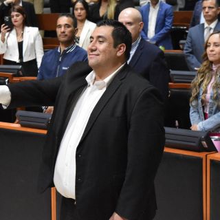 Se queda Eduardo Martínez Lomelí como secretario general del Congreso