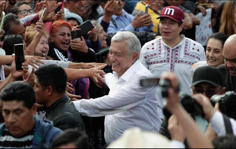 López Obrador reveló antes de dejar la Presidencia de la República que estuvo laborando por lo menos 20 años en la administración pública. SUN/ ARCHIVO