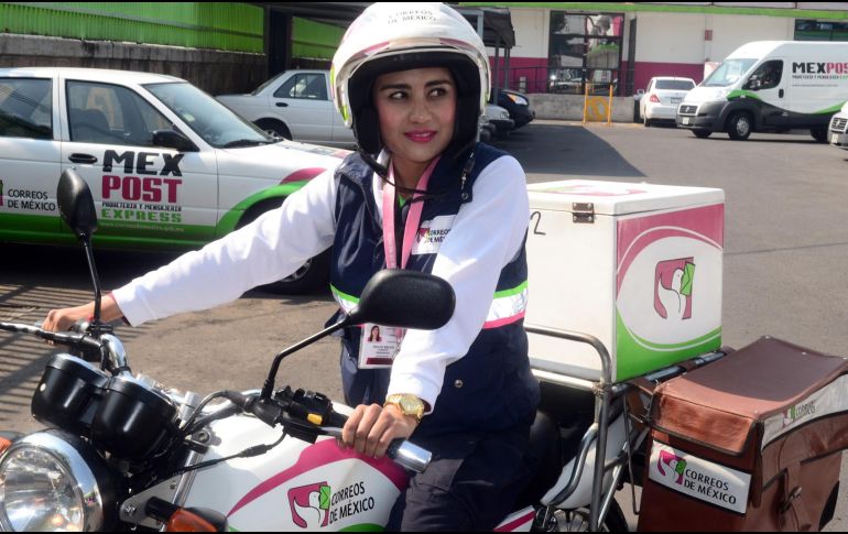 En tiempos de pandemia, los carteros han jugado un rol esencial, no solo en la entrega de paquetes, sino también en la distribución de artículos de primera necesidad y medicamentos. FACEBOOK/Correos de México