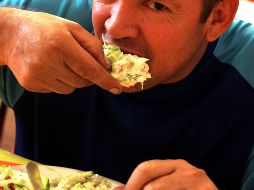 Las personas debemos enfocar nuestra alimentación para que nos proporcione los nutrientes que el cuerpo necesita para mantener el buen funcionamiento. NTX / ARCHIVO