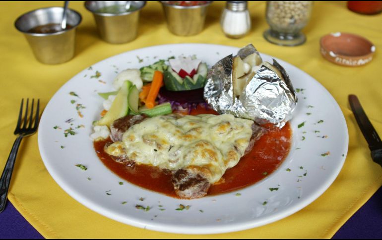 El papel aluminio es un material popular en la cocina. EL INFORMADOR / ARCHIVO