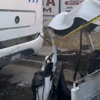 Choca mototaxi contra camión en Tlaquepaque; hay tres lesionados