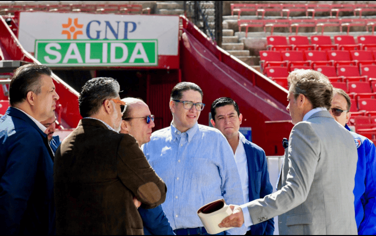 Luis Mendoza, y el subsecretario de Gobierno se reunieron nuevamente con autoridades de ambos recintos y vecinos de la zona para establecer nuevos acuerdos. X/ @LuisMendozaBJ