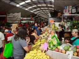 Fijan en 910 pesos el precio máximo del paquete de alimentos incluidos en la canasta básica. EL INFORMADOR/ Archivo