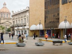 El Gobierno de Guadalajara instaló barreras físicas para restringir el acceso vehicular y proteger la seguridad de los peatones. ESPECIAL
