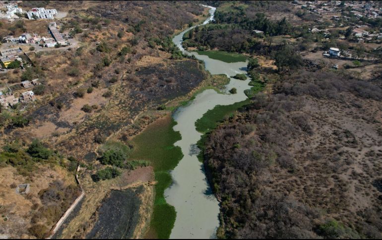 De acuerdo con la plataforma MIDE Jalisco (Monitoreo de los Indicadores para el Desarrollo), son 8 mil 091 litros de agua saneada en la cuenca del río, por lo que aún no se llega a la meta. EL INFORMADOR