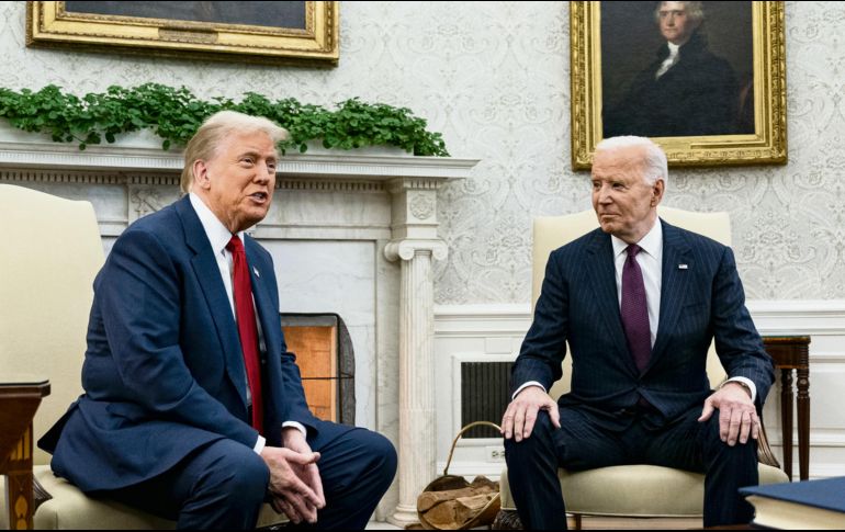 En la reunión de protocolo para el cambio de administración, sostuvieron una charla de más de dos horas. EFE