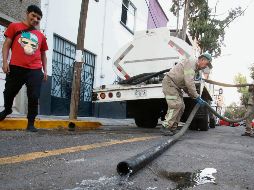 Ante la falta de agua, algunos distribuidores particulares podrían incrementar el precio de cada pipa; autoridades llaman a reportar irregularidades. EL INFORMADOR/ Archivo