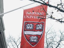 Gracias a la tecnología y a una mentalidad de inclusión educativa, Harvard continúa atrayendo a estudiantes con ambiciones de superación y aprendizaje. ESPECIAL/ Foto de Manu Ros en Unsplash