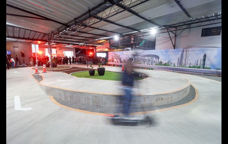 La marca de origen chino Yadea, líder mundial en investigación, desarrollo y producción de vehículos eléctricos completos de dos ruedas y sus componentes, inauguró el día de hoy su primera agencia en Guadalajara de la mano de la firma jalisciense Suomi. EL INFORMADOR / H. Figueroa