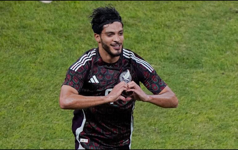 Raúl Jimenez en festejo de gol durante un partido amistoso internacional con la Selección Mexicana. IMAGO7