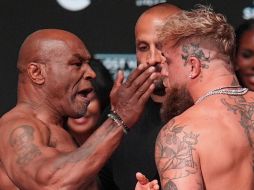 Mike Tyson y Jake Paul durante el pesaje previo a su combate en el Estadio AT&T. ARCHIVO / AP Foto