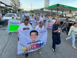Personas vestidas de blanco y con pancartas marchan para pedir justicia por la muerte de Alejandro Arcos Catalán, a 40 días de su asesinato en Guerrero. SUN/A. De Dios.
