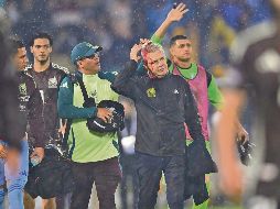 Javier Aguirre fue lesionado en la cabeza con una lata que se lanzó desde las gradas del Estadio Francisco Morazán, después de que su equipo cayera ante Honduras. IMAGO7